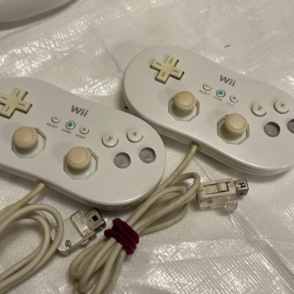 Wii controllers - Picture 2 of 6